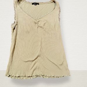 Women’s Green Lace T-Shirt. Size: L